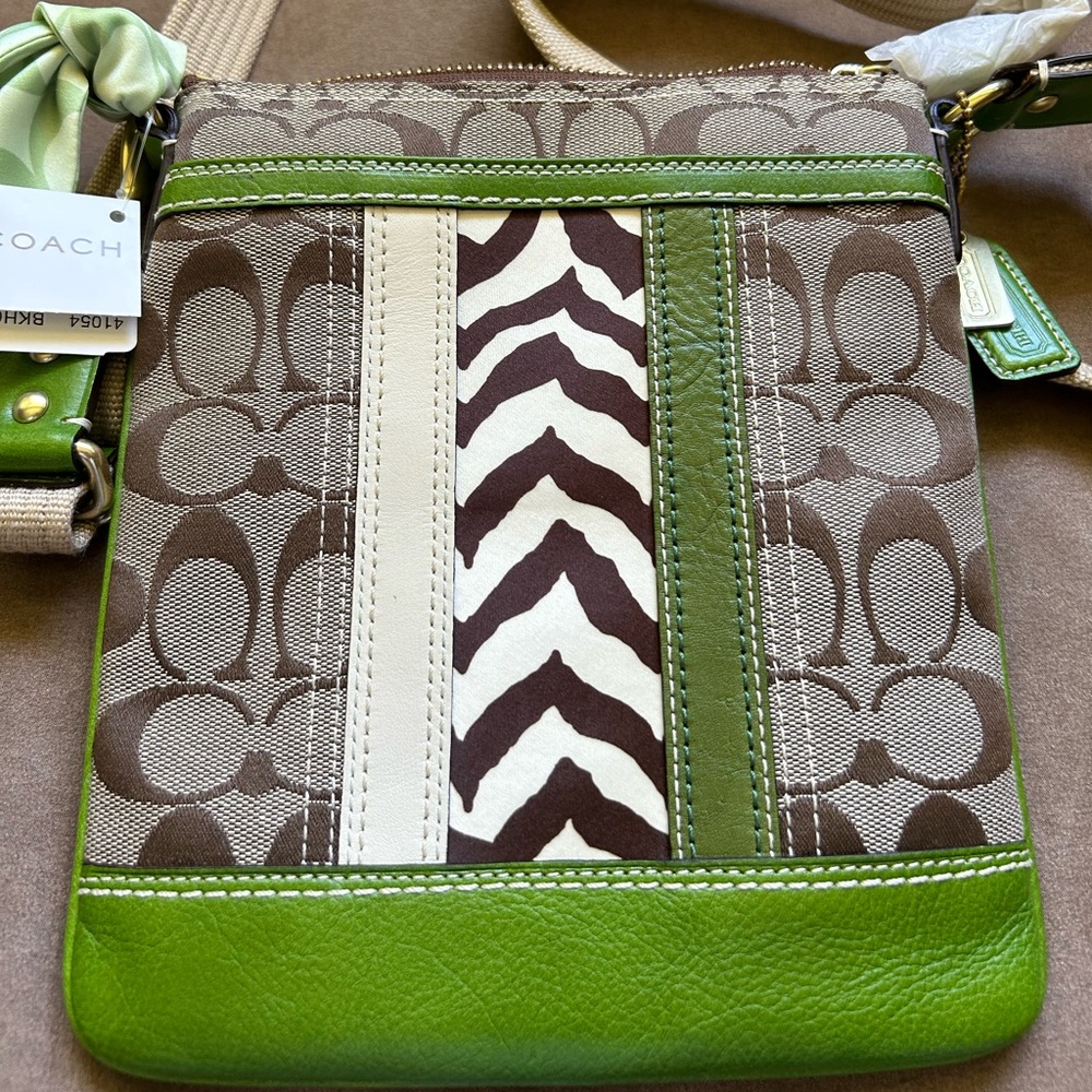 Authentic Coach zebra small crossbody bag Hampton Signature Zebra Swingpack